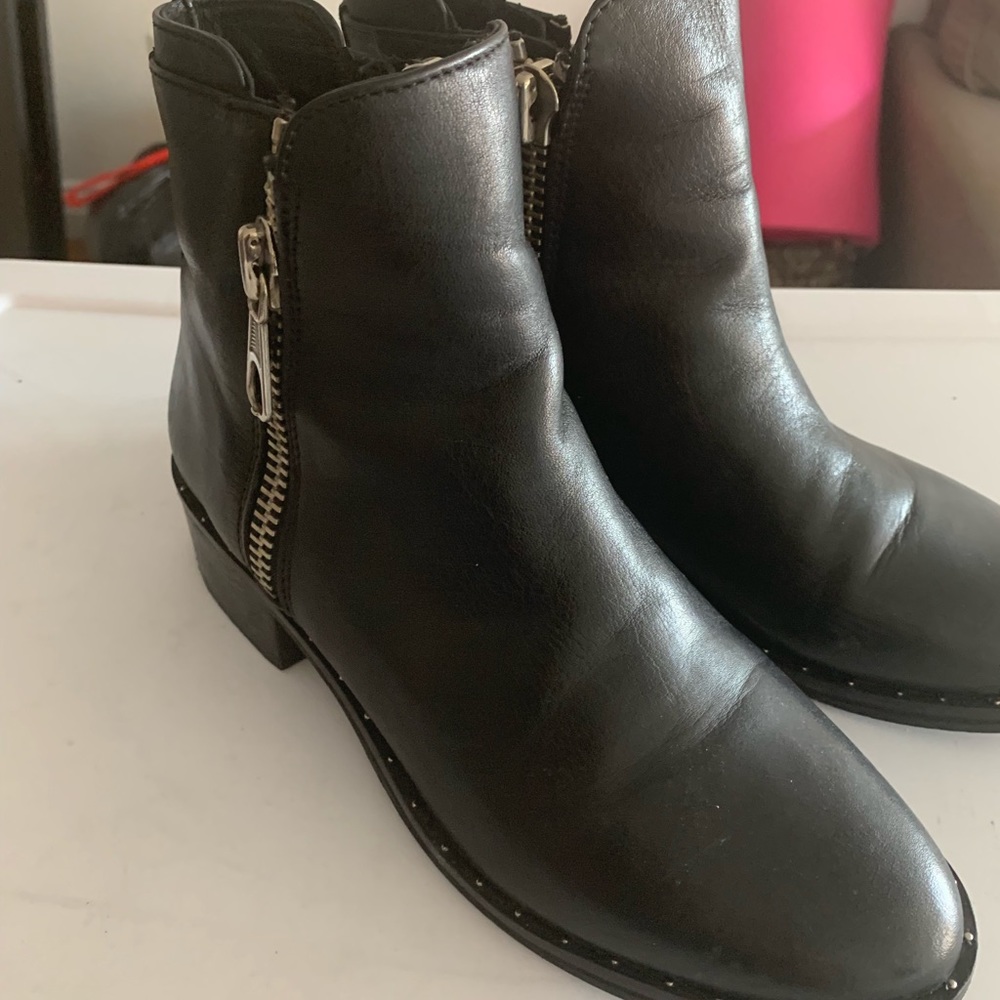 Steve Madden black boots size 8